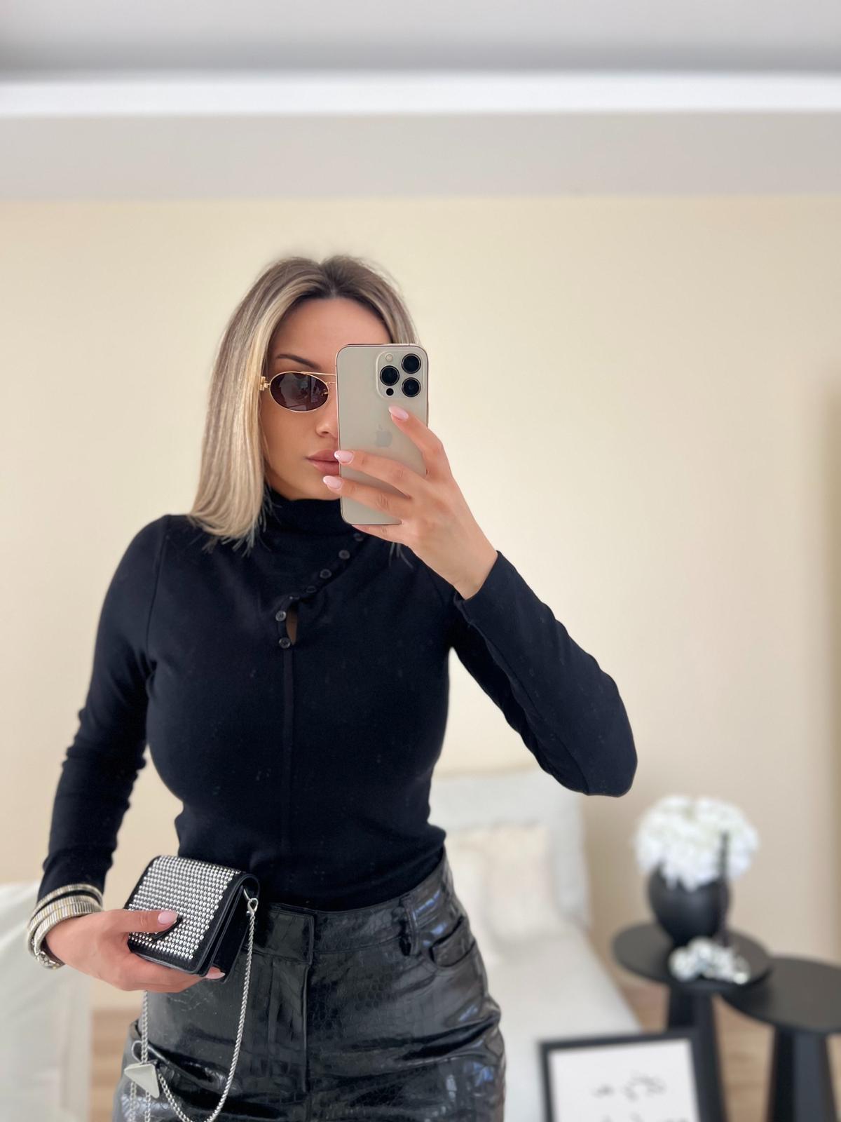 DÜĞME DETAYLI SIYAH BLUZ